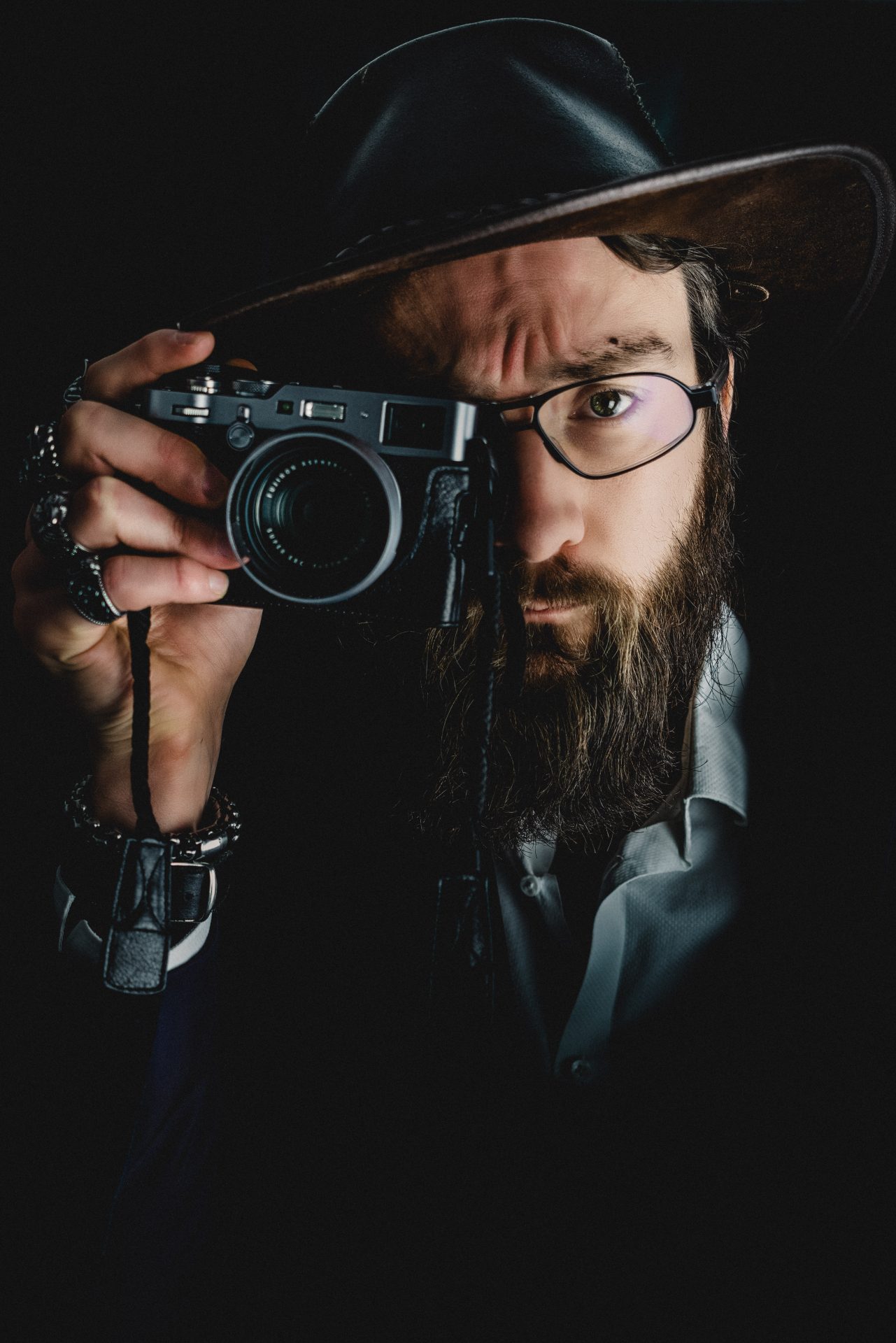 Vincent, photographe Songeur Instants, avec son appareil